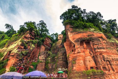 Leshan, Çin - 09 Ağustos 2014: Leshan Buda park Leshan, Çin