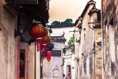 Hongcun, Çin - 28 Temmuz 2014: Hongcun eski kasaba sokaklarında
