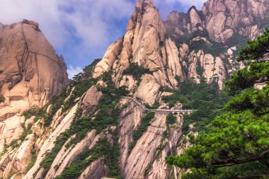 Huangshan, Çin - 29 Temmuz 2014: Sarı dağlar peyzaj