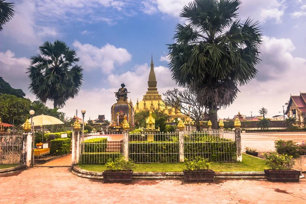 26 Eylül 2014: Vientiane, Laos ki Luang altın stupa — Stok fotoğraf