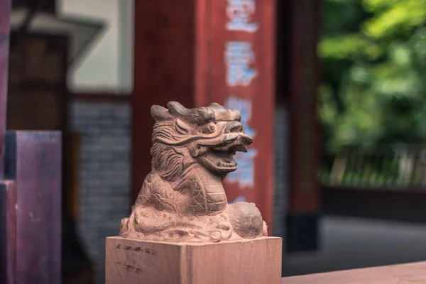 グリーン Ram 寺成都、中国の成都、中国 - 2014 年 8 月 8 日: ライオン像 — ストック写真