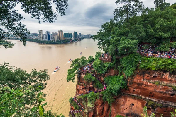 楽山、中国楽山, 中国 - 2014 年 8 月 9 日: 楽山大仏公園 — ストック写真