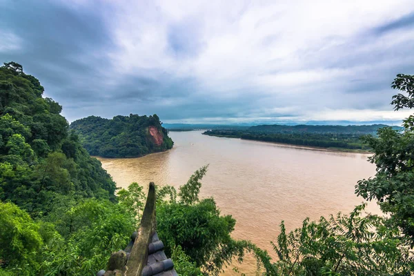 Leshan, china - 09. August 2014: landschaft rund um den leshan buddha park in leshan, china — Stockfoto