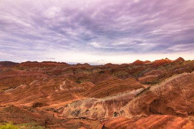 Zhangye, Çin - 03 Ağustos 2014: Rainbow dağlarında Danxia ülke Zhangye, Çin