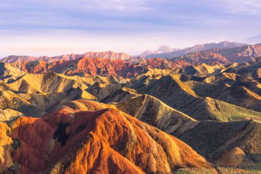 Zhangye, Çin - 03 Ağustos 2014: Rainbow dağlarında Danxia ülke Zhangye, Çin