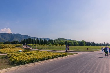 Xi'an, Çin - 22 Temmuz 2014: Peyzaj T mezarlar yukarıda