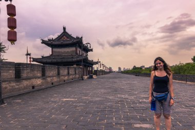 Xi'an, Çin - 23 Temmuz 2014: Xi'an antik duvarlar turist