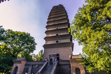 Xi'an, Çin - 24 Temmuz 2014: Küçük vahşi kaz Pagodası Tapınağı com