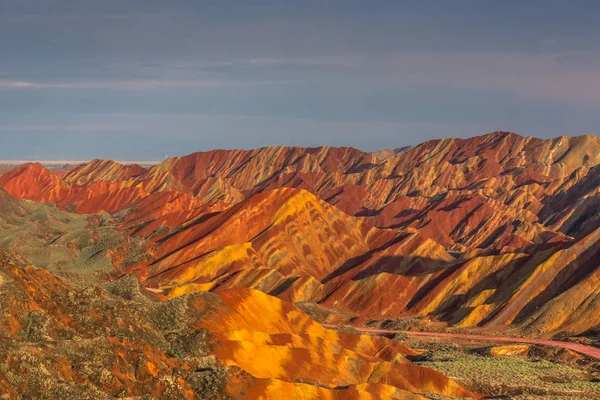 Zhangye, Kina - 03 augusti 2014: Rainbow bergen i den Danxia Landform i Zhangye, Kina — Stockfoto