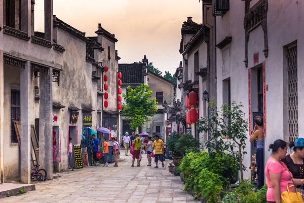 Hongcun, China - July 28, 2014: Streets of the old town of Hongcun — Stock Photo, Image