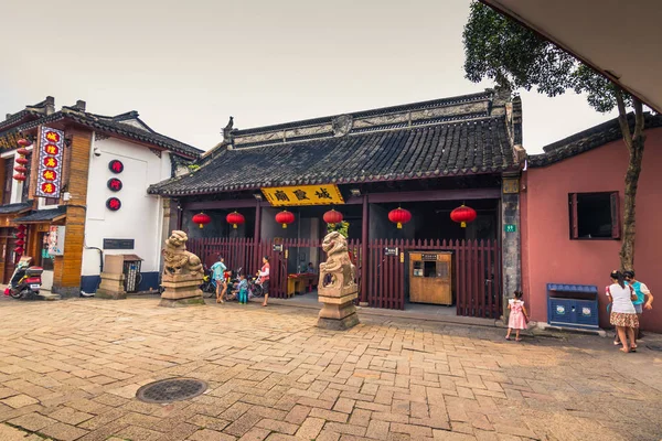 Zhujiajiao, China - July 26, 2014: Taoist temple in Zhujiajiao village — Stock Photo, Image