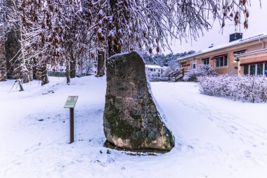 10 Aralık 2016: Noel kar Viking runestone Sigtuna