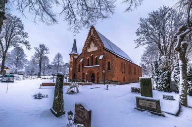 10 Aralık 2016: Saint Mary'nin kilisede Sigtuna kışın, İsveç