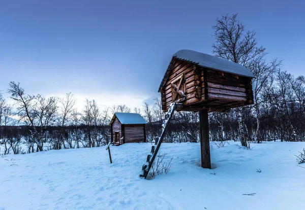Lapland, schweden - 30. januar 2014: sami camp im abisko nationalpark, schweden — Stockfoto