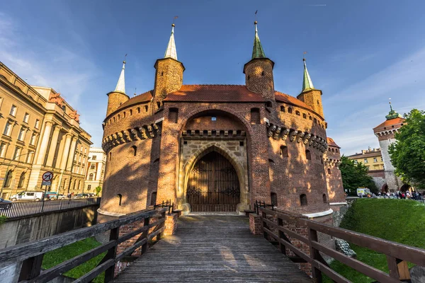 Kraków, Polska - 12 maja 2016: Barbakan w Stare Miasto Kraków, Polska — Zdjęcie stockowe