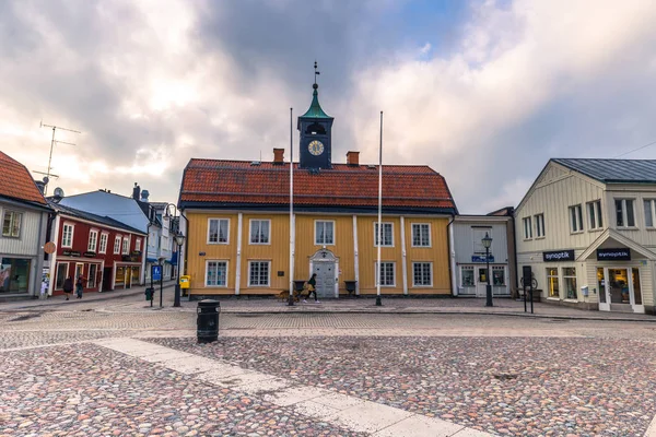 Norrtalje Suecia - 1 de abril de 2017: Ayuntamiento de Norrtalje, Suecia — Foto de Stock