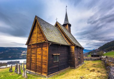 Lomen, Norveç - 13 Mayıs 2017: Çıta Lomen Kilisesi, Norveç