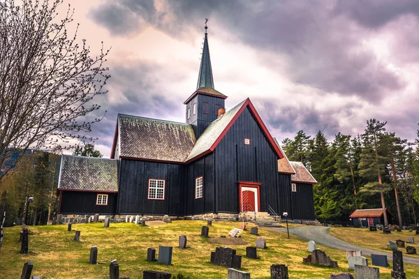 Valdres, Noruega - 13 de maio de 2017: Igreja protestante na Noruega — Fotografia de Stock