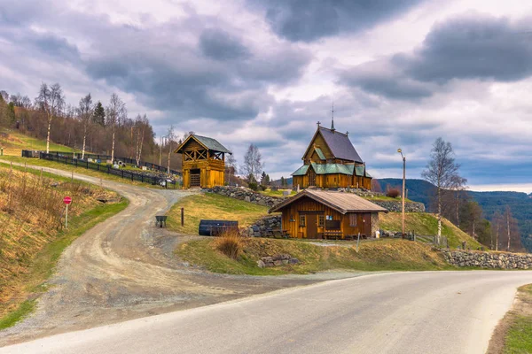 Reinli, Noruega - 13 de maio de 2017: Stave Church of Reinli, Noruega — Fotografia de Stock