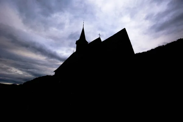 Lomen, Norway - May 13, 2017: Silhouette of the Stave Church of Lomen — Stock Photo, Image
