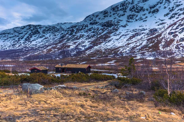 Oppland, Norveç - 14 Mayıs 2017: Oppland donmuş manzara