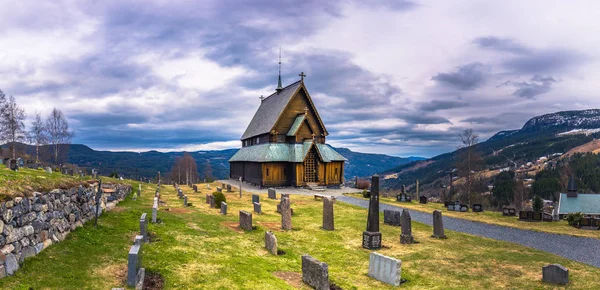 Reinli, Noruega - 13 de maio de 2017: Stave Church of Reinli, Noruega — Fotografia de Stock