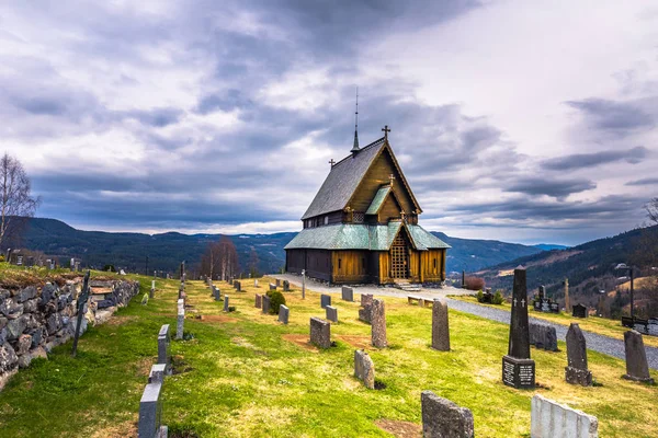 Reinli, Noruega - 13 de maio de 2017: Stave Church of Reinli, Noruega — Fotografia de Stock