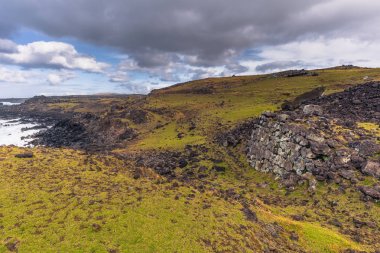 Ahu Akahanga, Paskalya Adası - 10 Temmuz 2017: Ahu Ak peyzaj