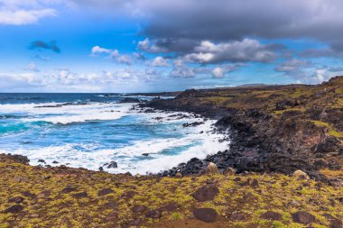 Ahu Akahanga, Paskalya Adası - 10 Temmuz 2017: Ahu Ak peyzaj