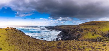 Ahu Akahanga, Paskalya Adası - 10 Temmuz 2017: Ahu Ak peyzaj