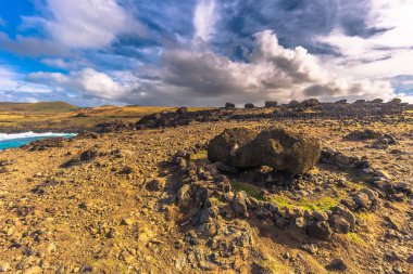Ahu Akahanga, Paskalya Adası - 10 Temmuz 2017: Ahu Ak peyzaj