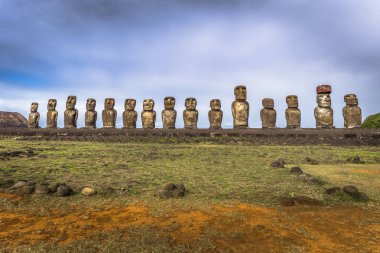 Ahu Tongariki, Paskalya Adası - 10 Temmuz 2017: Tongariki Moai altar