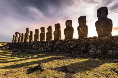 Ahu Tongariki, Paskalya Adası - 10 Temmuz 2017: Tongariki Moai altar