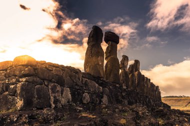 Ahu Tongariki, Paskalya Adası - 10 Temmuz 2017: Tongariki Moai altar