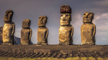 Ahu Tongariki, Paskalya Adası - 10 Temmuz 2017: Tongariki Moai altar