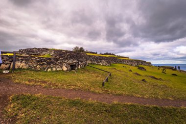 Orongo, Paskalya Adası - 11 Temmuz 2017: Kuş adam Orongo Köyü