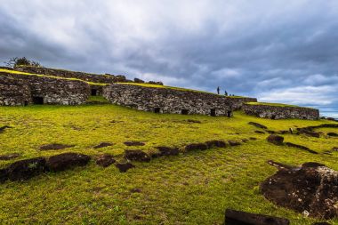 Orongo, Paskalya Adası - 11 Temmuz 2017: Kuş adam Orong Köyü