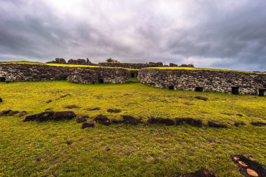 Orongo, Paskalya Adası - 11 Temmuz 2017: Kuş adam Orongo Köyü