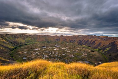Orongo, Paskalya Adası - 11 Temmuz 2017: Ranu Kao yanardağ krater