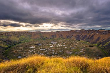 Orongo, Paskalya Adası - 11 Temmuz 2017: Ranu Kao yanardağ krater