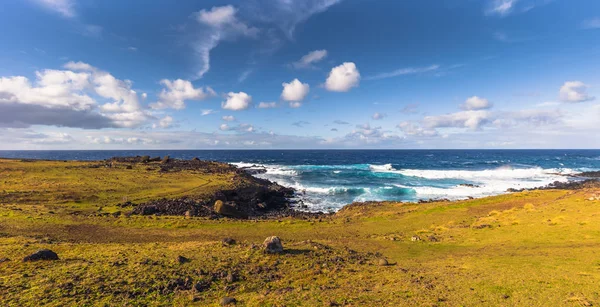 Ahu Akahanga, Ilha de Páscoa - 10 de julho de 2017: Paisagem de Ahu Ak — Fotografia de Stock