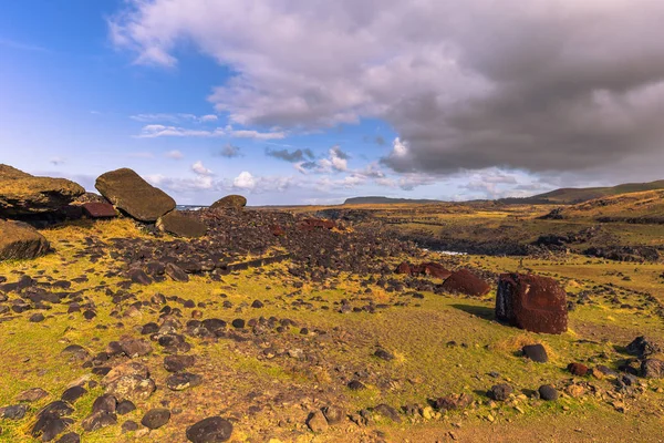 Ahu Akahanga, Isla de Pascua - 10 de julio de 2017: Paisaje de Ahu Ak — Foto de Stock