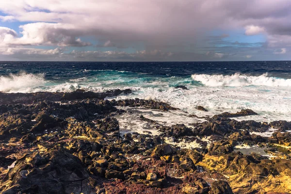 Ahu Akahanga, Paskalya Adası - 10 Temmuz 2017: Ahu Ak peyzaj