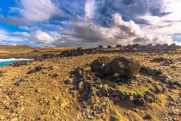Ahu Akahanga, Paskalya Adası - 10 Temmuz 2017: Ahu Ak peyzaj