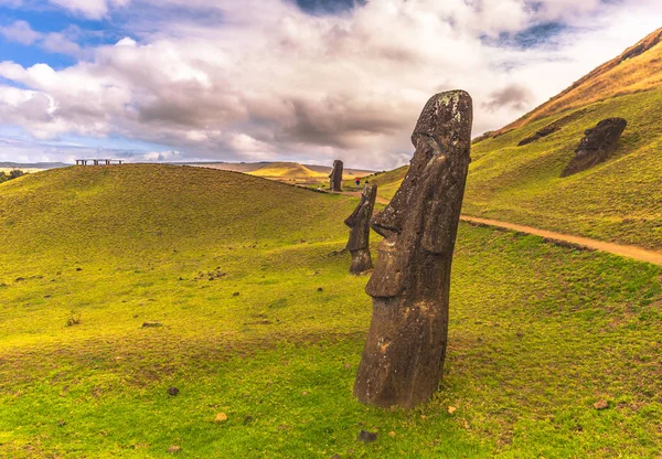 Ranu Raraku, Isola di Pasqua - 10 luglio 2017: Statue Moai di Ranu — Foto Stock