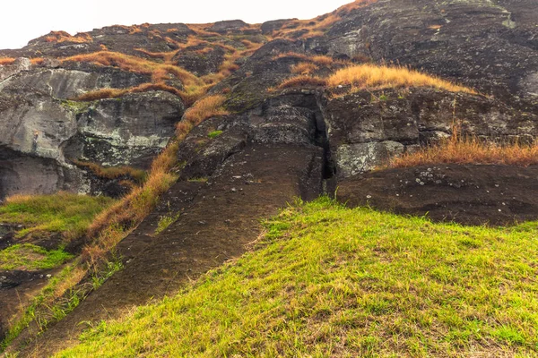 Ranu raraku, Osterinsel - 10. Juli 2017: Moai-Statuen von ranu — Stockfoto