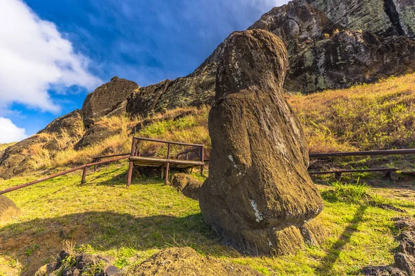 Ranu raraku, Osterinsel - 10. Juli 2017: Moai-Statuen von ranu — Stockfoto