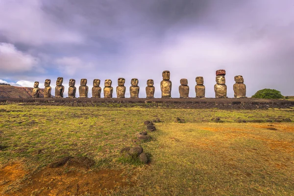 Ahu Tongariki, Påskön - 10 juli 2017: Moai altare Tongariki — Stockfoto
