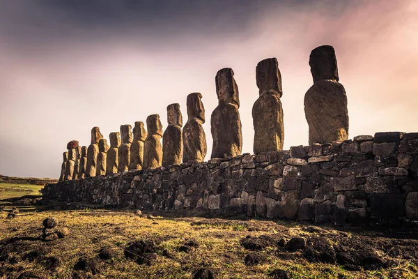 Ahu Tongariki, Påskön - 10 juli 2017: Moai altare Tongariki — Stockfoto