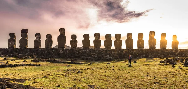 Ahu Tongariki, Paskalya Adası - 10 Temmuz 2017: Tongariki Moai altar